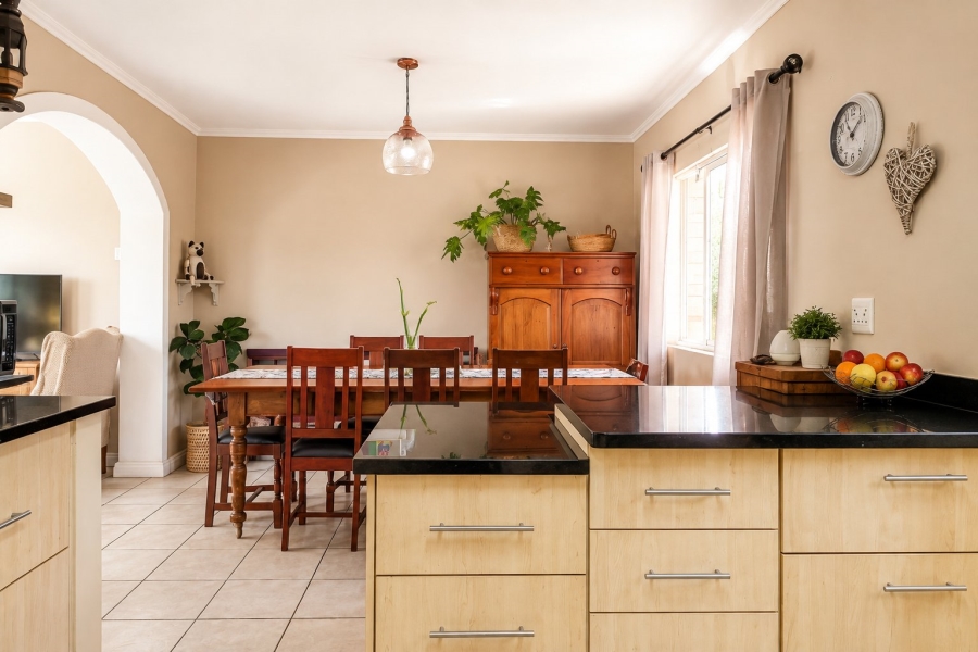 4 Bedroom Property for Sale in Fraaiuitsig Western Cape